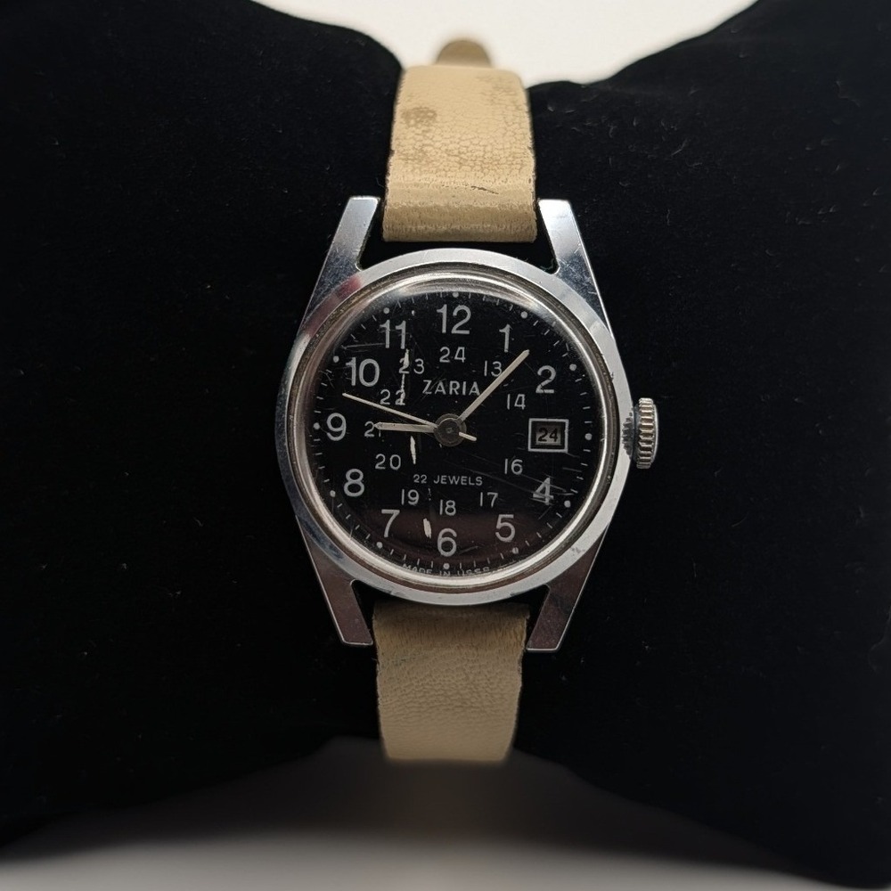 Zaria 22 Jewels Vintage Mechanical Watch Black Dial Date Field Style USSR